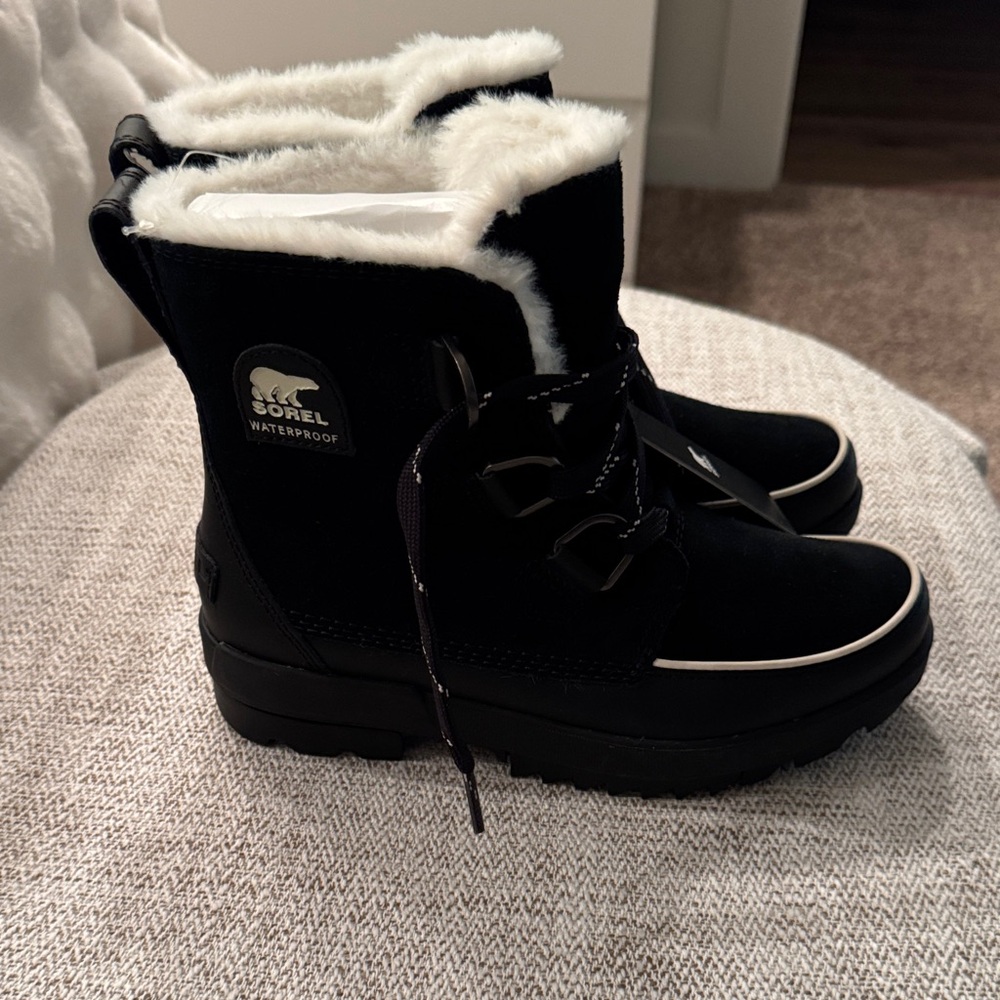 Sorel Black Boots with White Trim - Picture 2 of 7